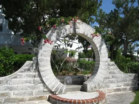 Bermuda moongate in Bermuda featured
