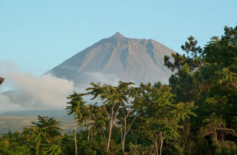 La SoufriAA re Volcano for a destination guide