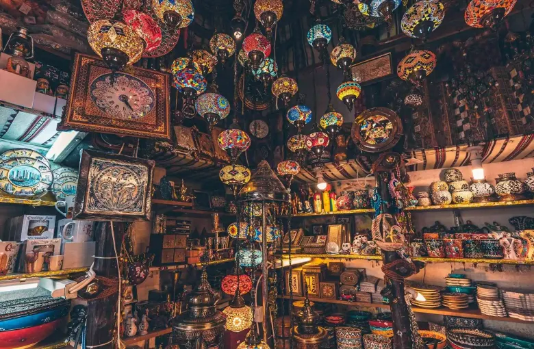 Shop in Qatar for a destination guide
